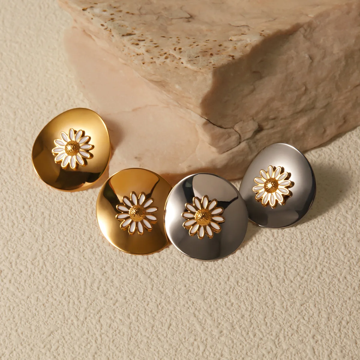 

Stainless Steel PVD 18K Gold Plated Tarnish Flower Button Stud Earrings For Woman Jewelry Wholesale Summer Trendy