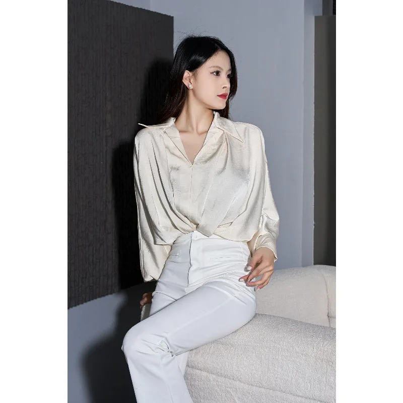 Camicia lunga albicocca stile alla moda e alla moda con maniche a lanterna in vita in raso da donna di alta qualità primavera autunno all'aperto