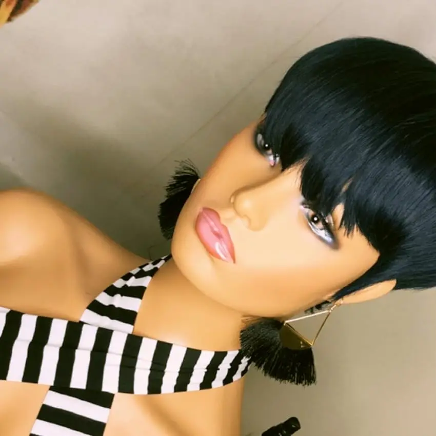 짧은 픽시 생머리 인모 기계 제작 가발 앞머리 포함 천연 1B 색상 가발