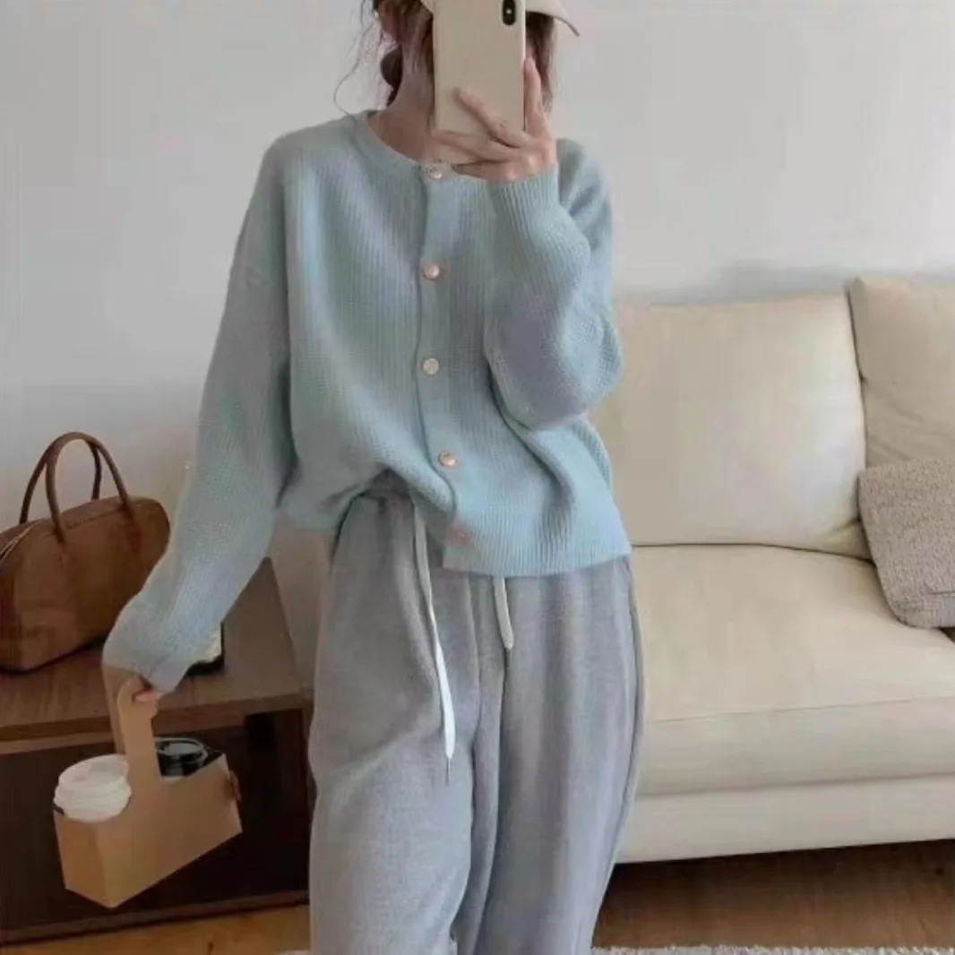 2025 Cardigan maglione lavorato a maglia da donna nuovo autunno e inverno, giacca maglione piccola, top