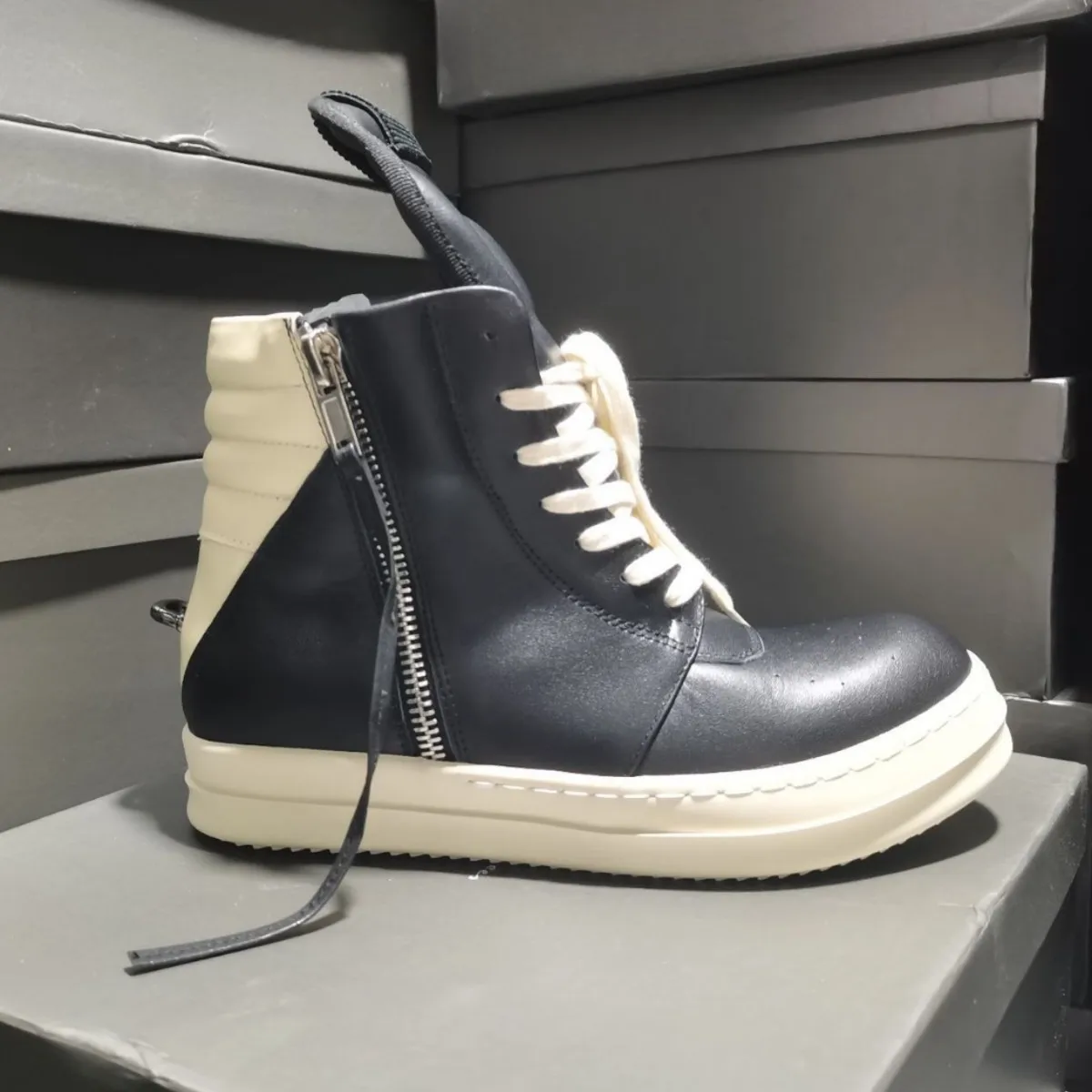 

Brand Men Shoes Casual Genuine Leather Jumbo Shoelace Flats High To Ankle Boots Women Owens Original Luxury Designers Sneakers
