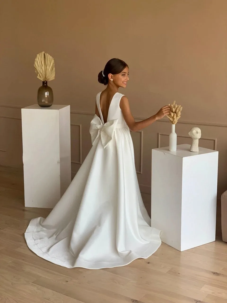 MODX Customized Flower Girl Dress For Wedding White Backless Floor Length Sleeveless With Bow Princess Birthday Party