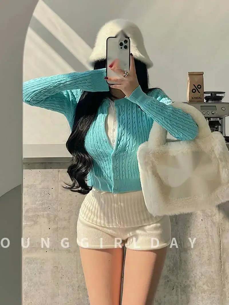 ラウンドネックシングルスリムドウツイストニットセーターカーディガン女性ファッション甘い女性トップス 2025 新しい春韓国 PAF0