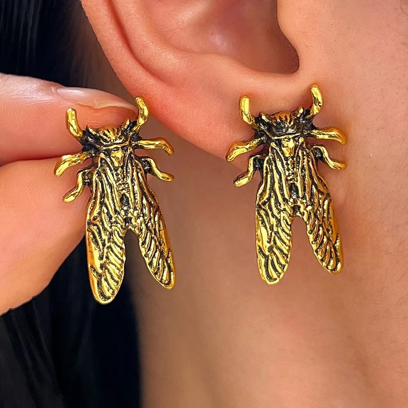 Retro and old insect stud earrings, ancient golden scarab cicada earrings, niche punk style earrings.