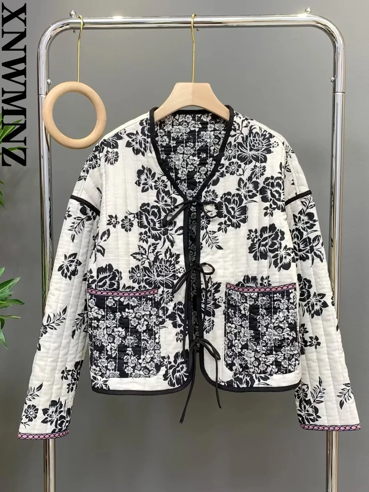 XNWMNZ 2023 Women Fashion Print Quilted Jacket Woman Retro V Neck Tie Winter Warm Padded Jacket Female Chic Reversible Jacket