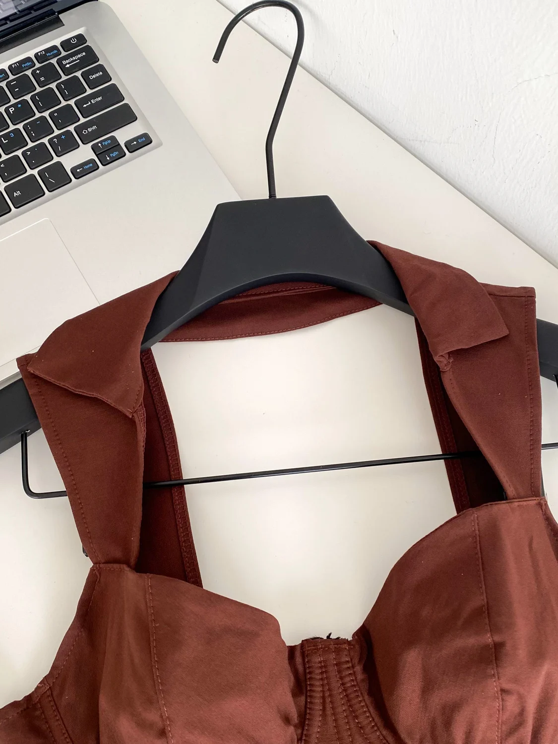 Sexy trendige Damen-Trägerweste Fibone Ne hängendes Röhrenoberteil Svel Sommer Freizeitkleidung Polyesterfaser Mikroelastisch