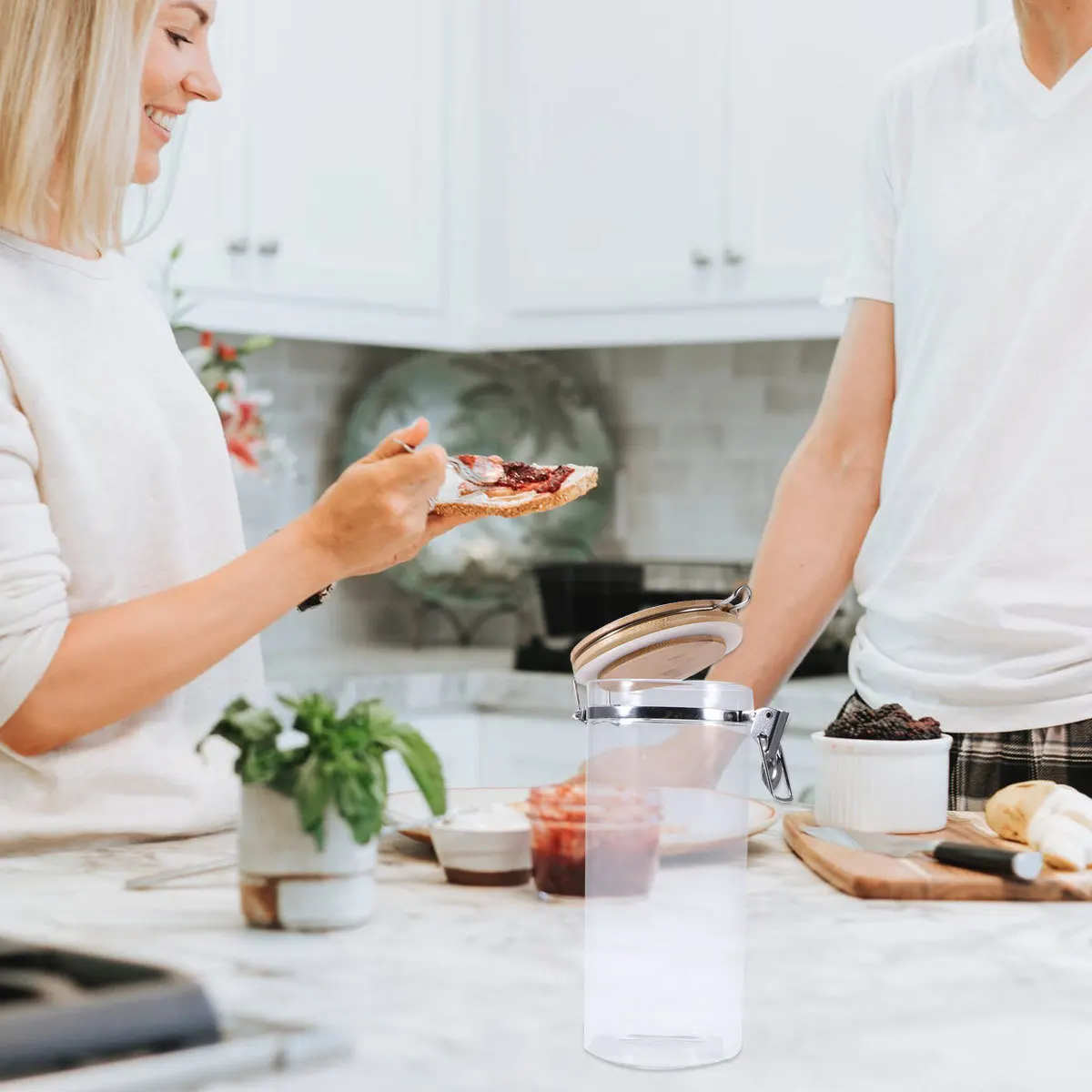 

1700Ml Transparent Glass Food Storage Container Airtight Seal Jar for Grains Beans Coffee Tea Ideal Pantry Organization