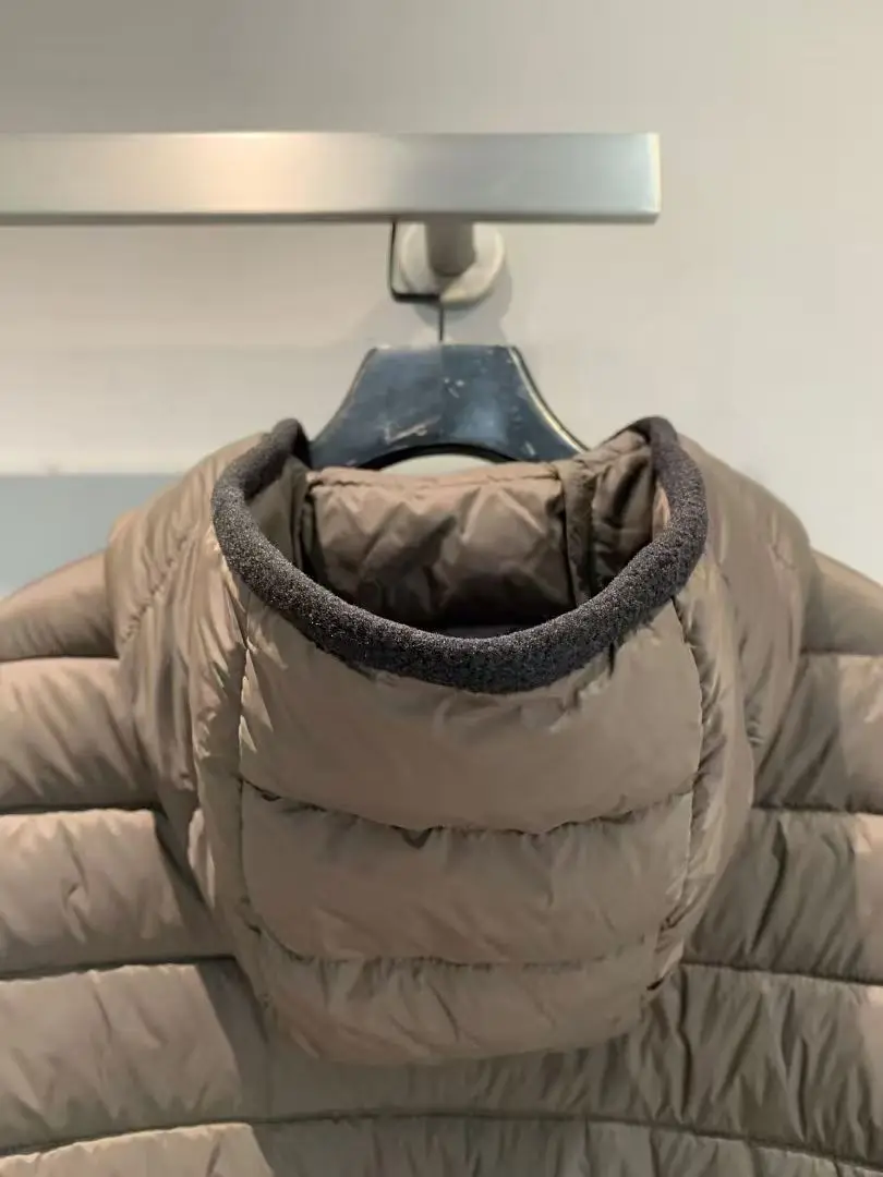 

New autumn and winter drawstring short down jacket. Olive brown lightweight white goose down hooded jacket for women