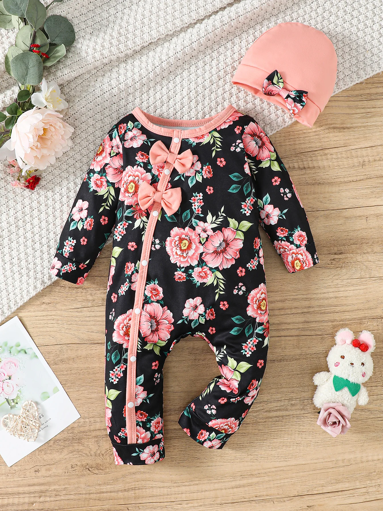 Full Moon GirlBaby Flower Print Black Versus Pink Long Sleeve Onesie Single Breasted Temperament Onesie + Pink Hat Two-Piece Set