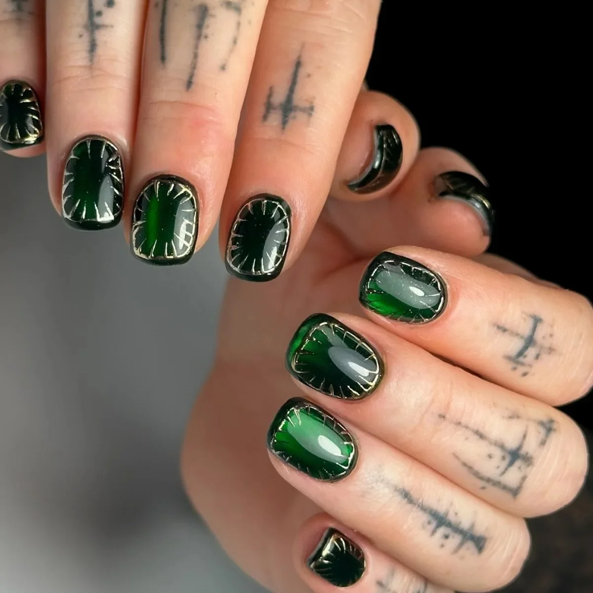 

24PCS Solid Color Premium Deep Green Press on Nails Short Square Fake Nails Autumn Winter European American Wearable False Nails