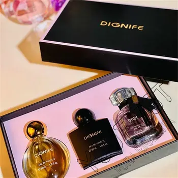 女性のためのフルーティーな香りのボディスプレー,高品質,オリジナルの香水,ギフトボックス付き香水,1セットあたり3個,90ml