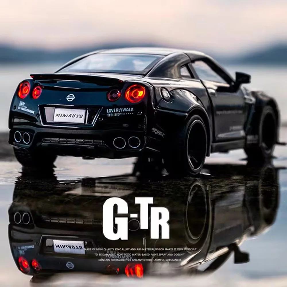 

1/32 Scale Alloy Diecast GTR Sport Car Model Toy with Doors Opend Pull Back Sound Music Vehicles Model for Kid Gifts Collection