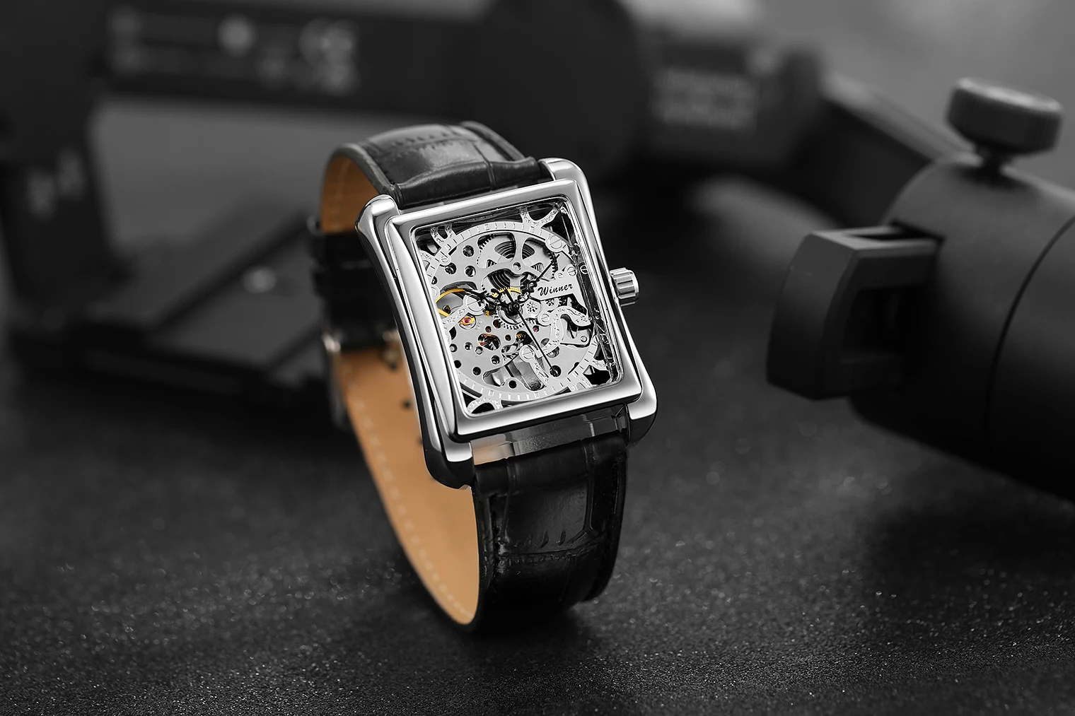 Luxury Brand New Retro Casual Series Rectangle Dial Design Silver Pattern Hollow Skeleton Mechanical Hand Wind Watch Mens Watch