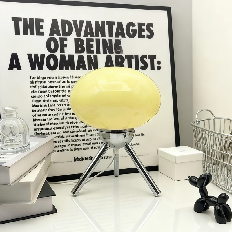Lampe de bureau de style nordique avec base sur trépied en métal, lampe de lecture d'étude et lampe d'art décorative de chevet