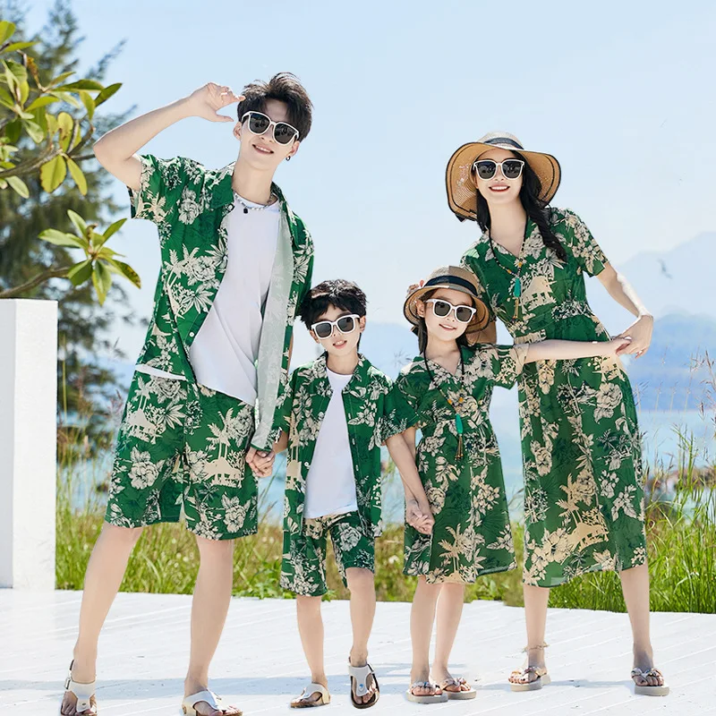 

Family Vacation Look Clothes Dad and Son Matching Clothes Sets Shirts Green Mom and Daughter Resort Dresses Father Baby Outfits