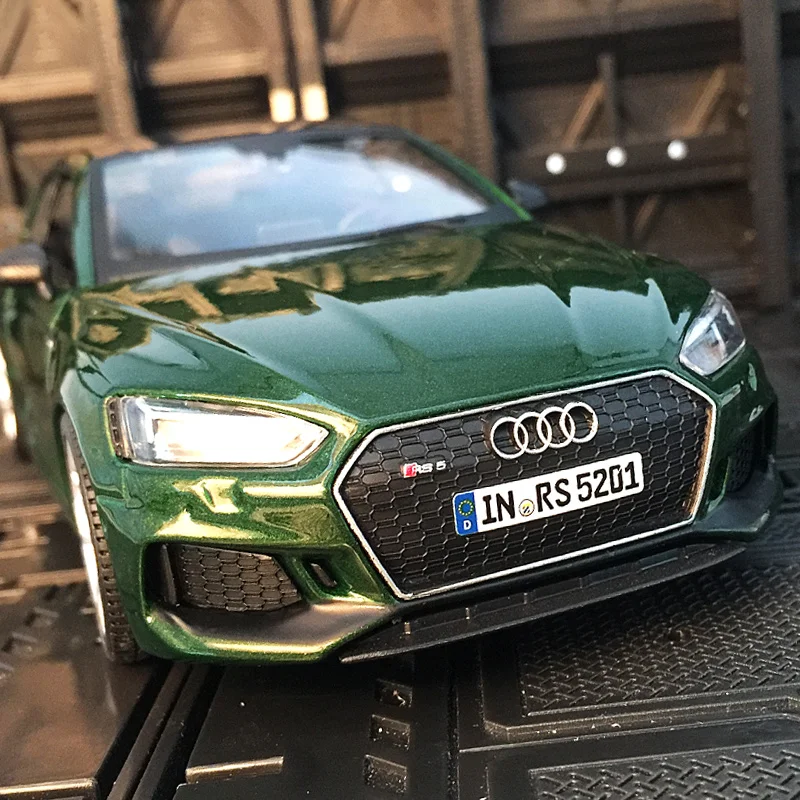 نموذج سيارة أودي RS5 كوبيه من بوراجو بمقياس 1:24، مصنوع من السبائك، أبوابه قابلة للفتح، مناسب للجمع ويمكن تقديمه كهدية.
