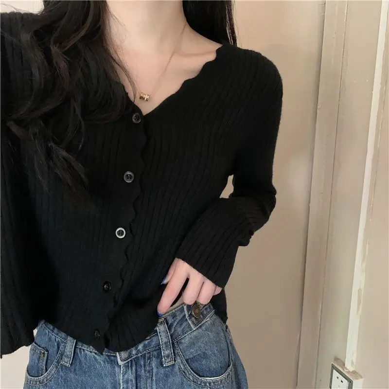 New V-neck Knitted Sweater Long Sleeved Cardigan Small Coat Women's Gentle Style Top Explosive Sweater Trend