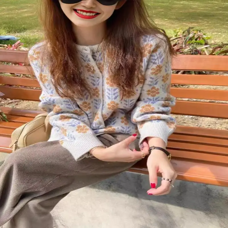 

Women Sweater Cardigan Girl Winter Pullover Jacquard Round Neck Knitted Cardigan New Autumn Winter Loose Lazy Retro Coat