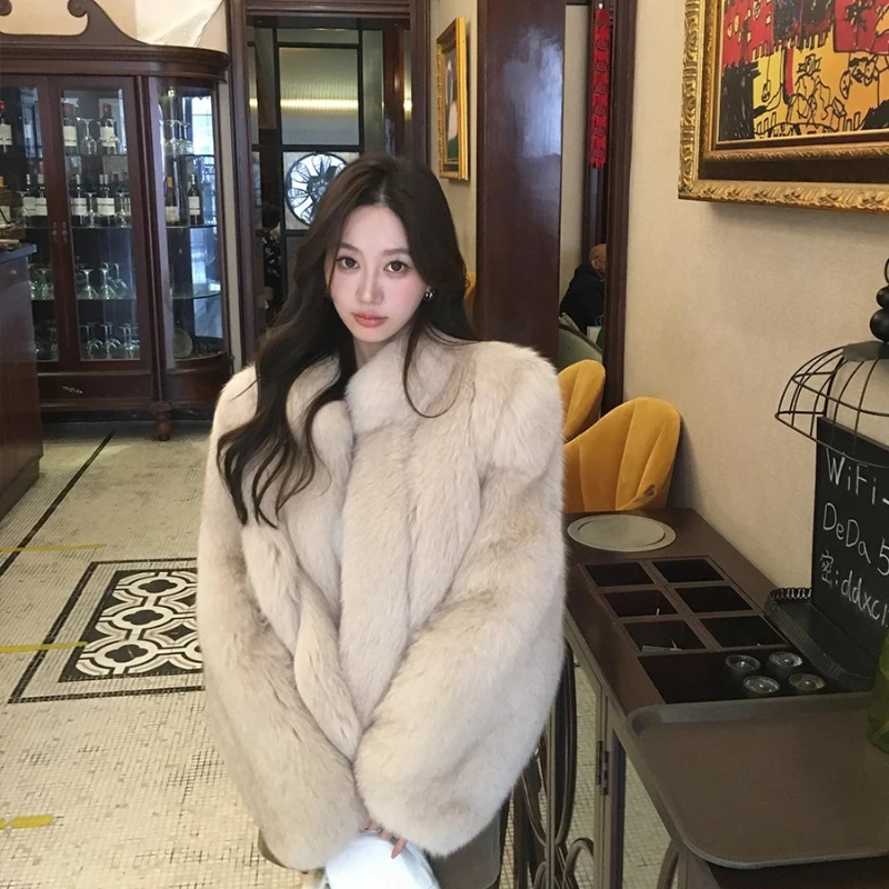 YOLANFAIRY 가을 겨울 여우털 여성 숏 기장 스탠드 칼라 긴팔 출퇴근용 리얼 퍼 코트 2025