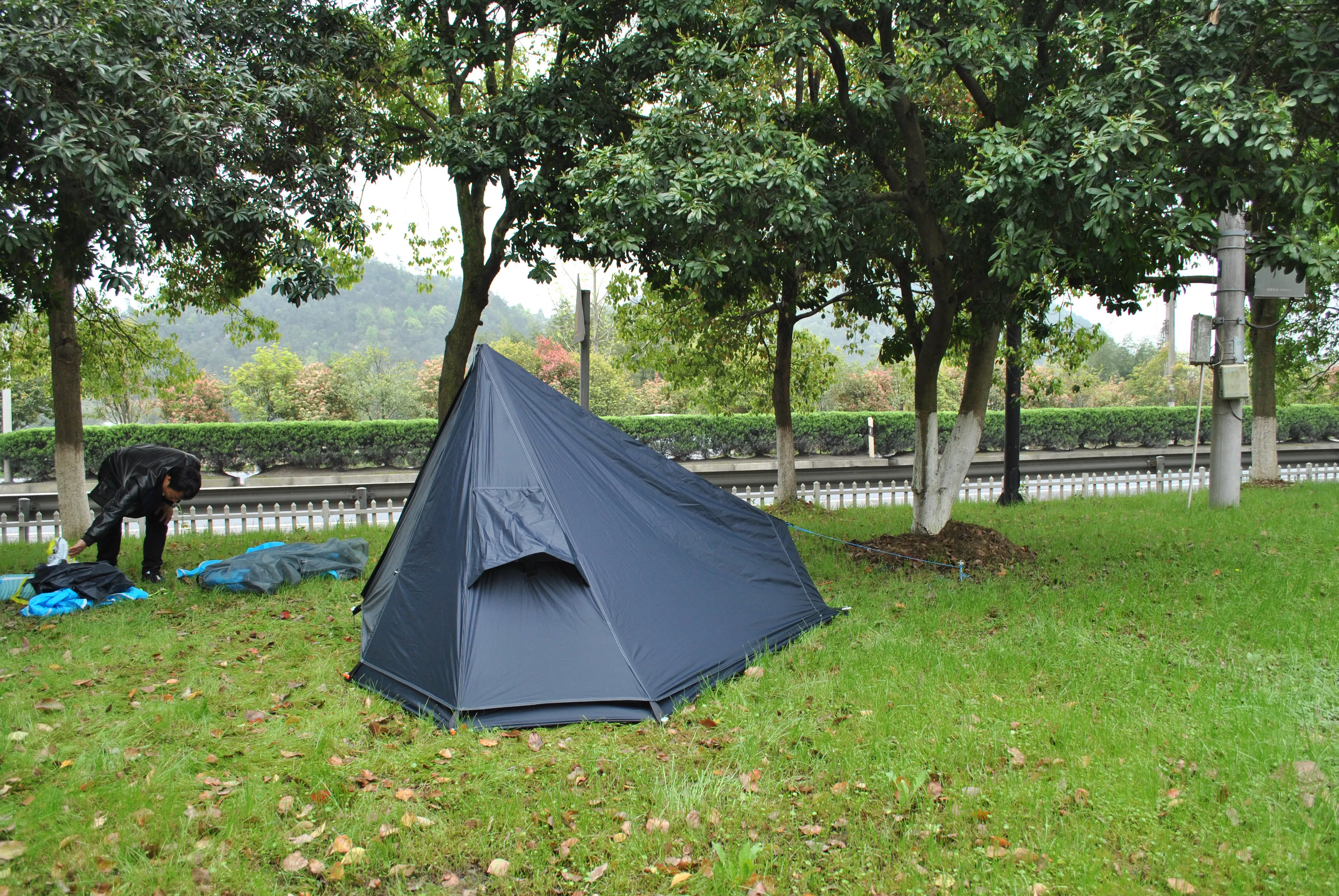 Silicon Coated Nylon Black Tent, Ultralight Camping Tent, Rodless Tent, 1 Person, Only 1kg Weight, 20D, CZX-483