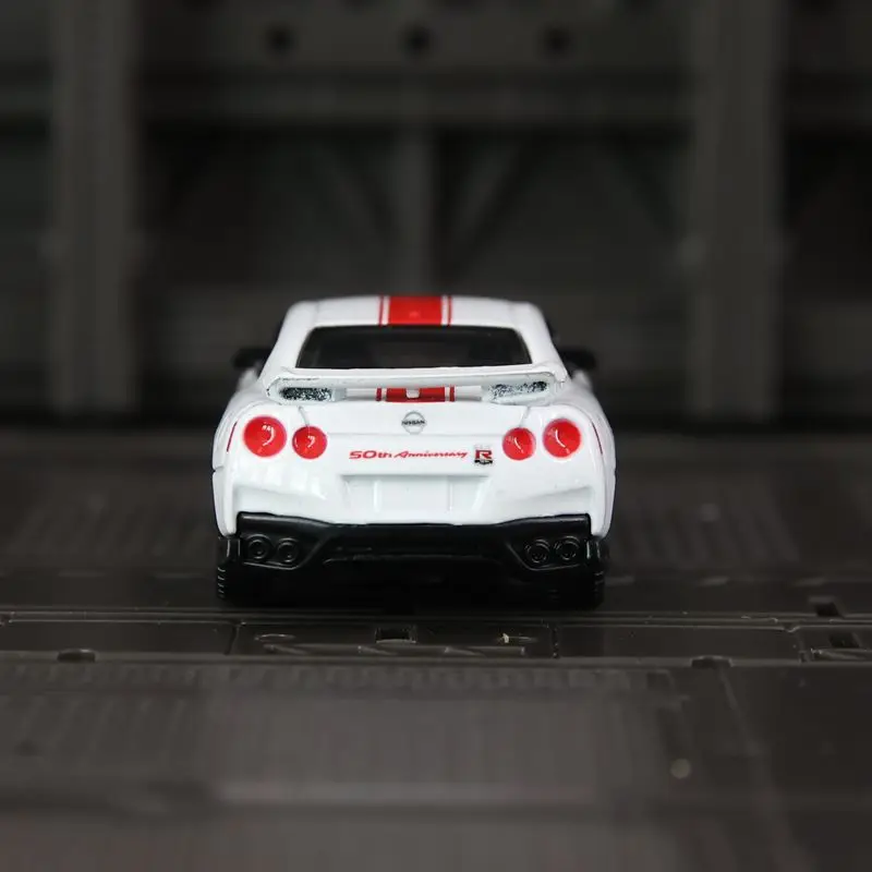 CCA 1:64 Nissan GT-R نموذج سيارة خارقة مصنوع من خليط معدني تفاصيل غنية وصنعة جيدة وجودة جيدة #6