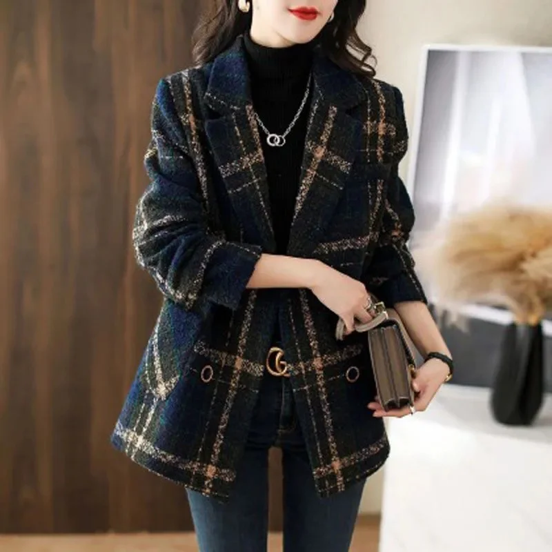 

2023 Winter New Woolen Coat Women Fashion British Style Outwear Korean Retro Plaid Overcoat Splicing Joker Woolen Jacket Female