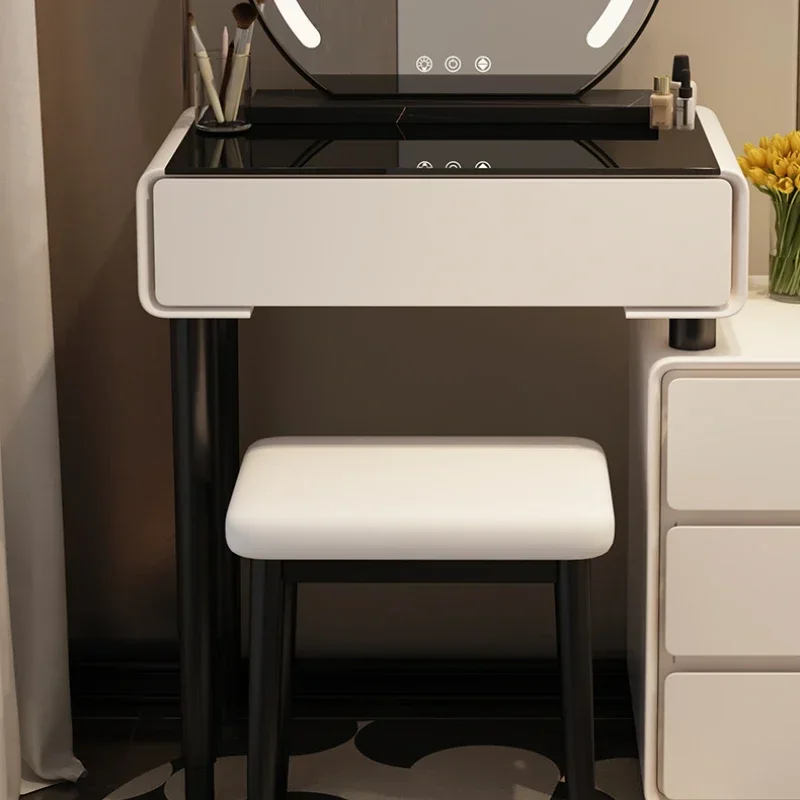طاولات صغيرة فاخرة للمكياج مع خزائن مرآة LED لتزيين طاولة السرير مجموعة أدراج حديثة وأثاث غرفة النوم