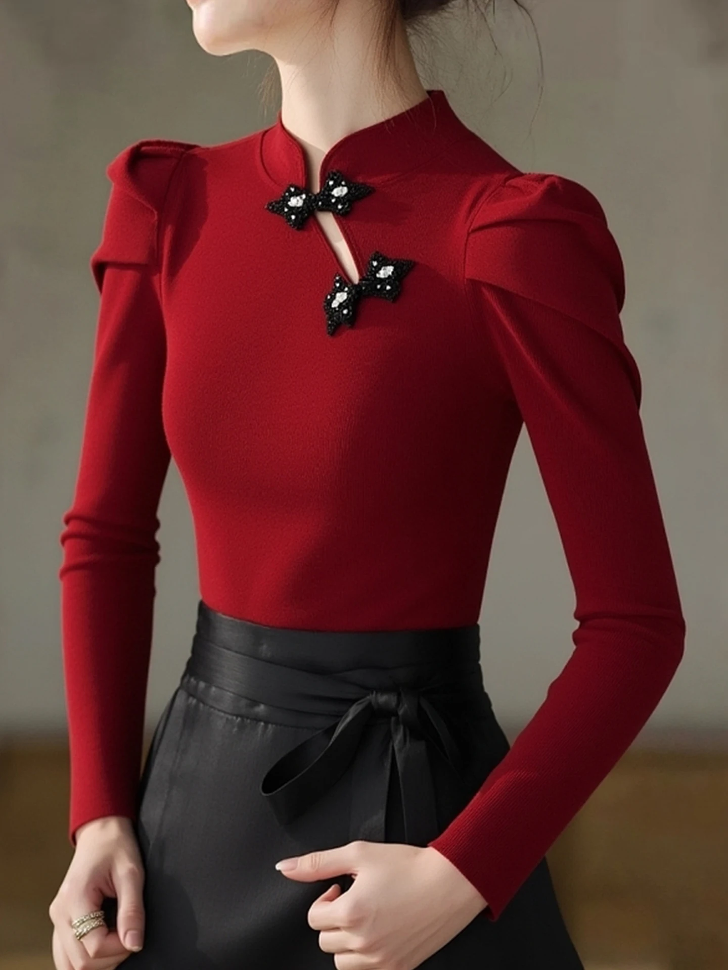 快適でファッショナブルなロング丈の赤いニットベースの高級シサスレッドウィンター2025レディースインナートップ