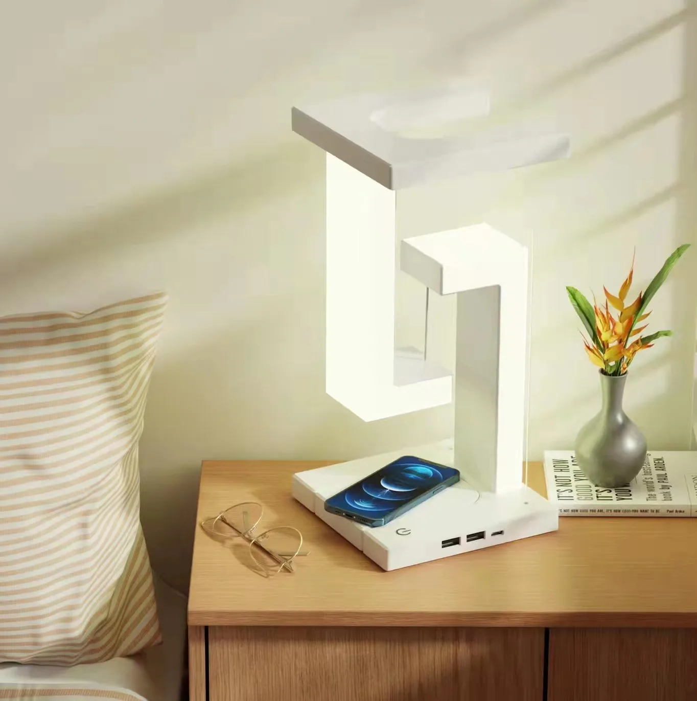 Suspension Anti-gravity Wireless Charging Desk Lamp LED Mobile Phone Wireless Charging Function Desk Lamp Home Romantic Ornament