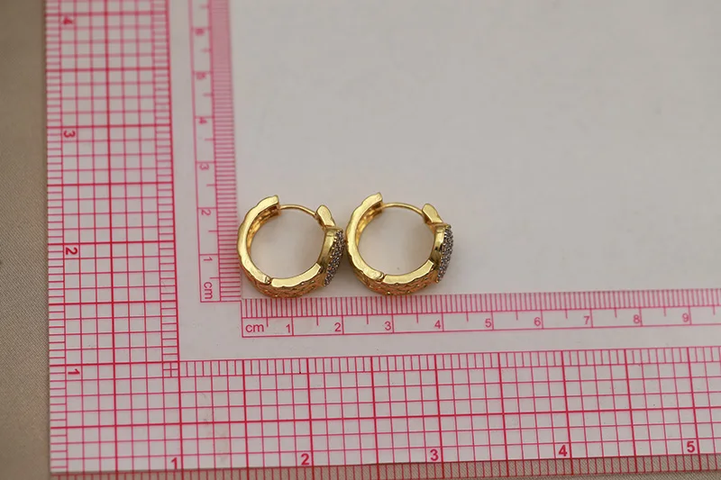 جديد البصر تصميم كريستال القلب وأقراط للنساء أزياء العلامة التجارية والمجوهرات الأقراط الكلاسيكية هدية