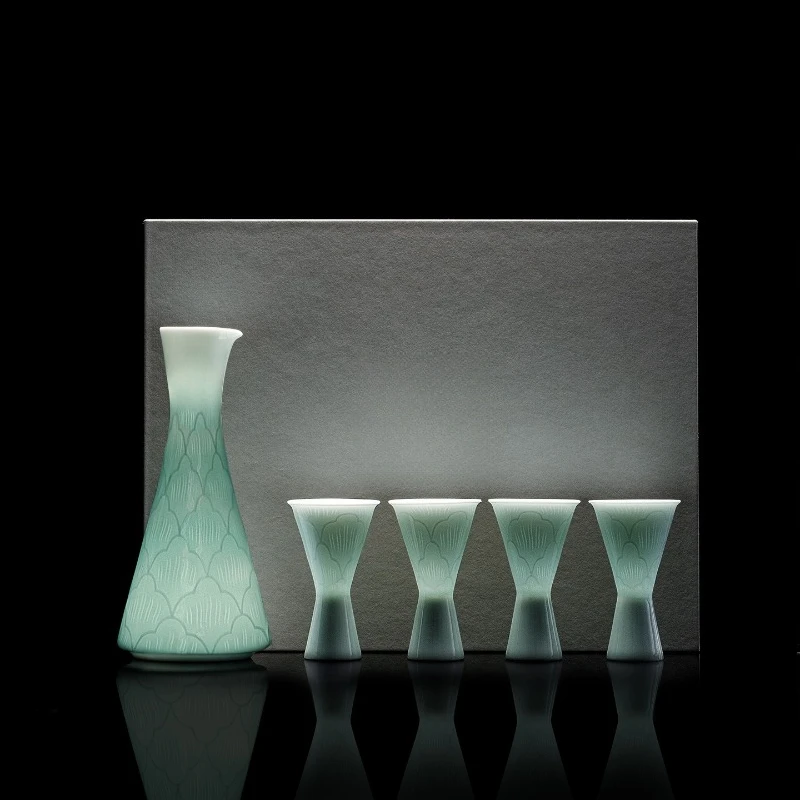 Jingdezhen ceramic Baijiu cup light luxury Baijiu wine dispenser household Chinese wine set
