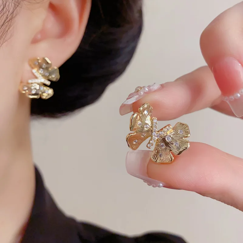 Retro metal zircon butterfly stud earrings for women's niche personality light luxury super flash earrings