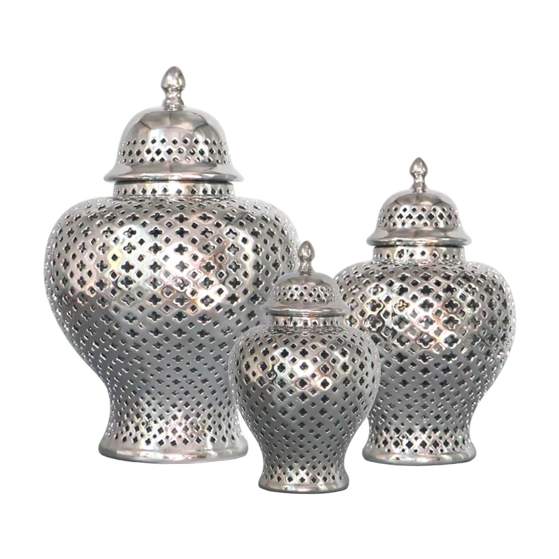 European Vintage Ornaments Living Room Desk Decoration Gold Silver Ceramic Storage Jars with Lid Baroque Hollow Art Crafts Jar