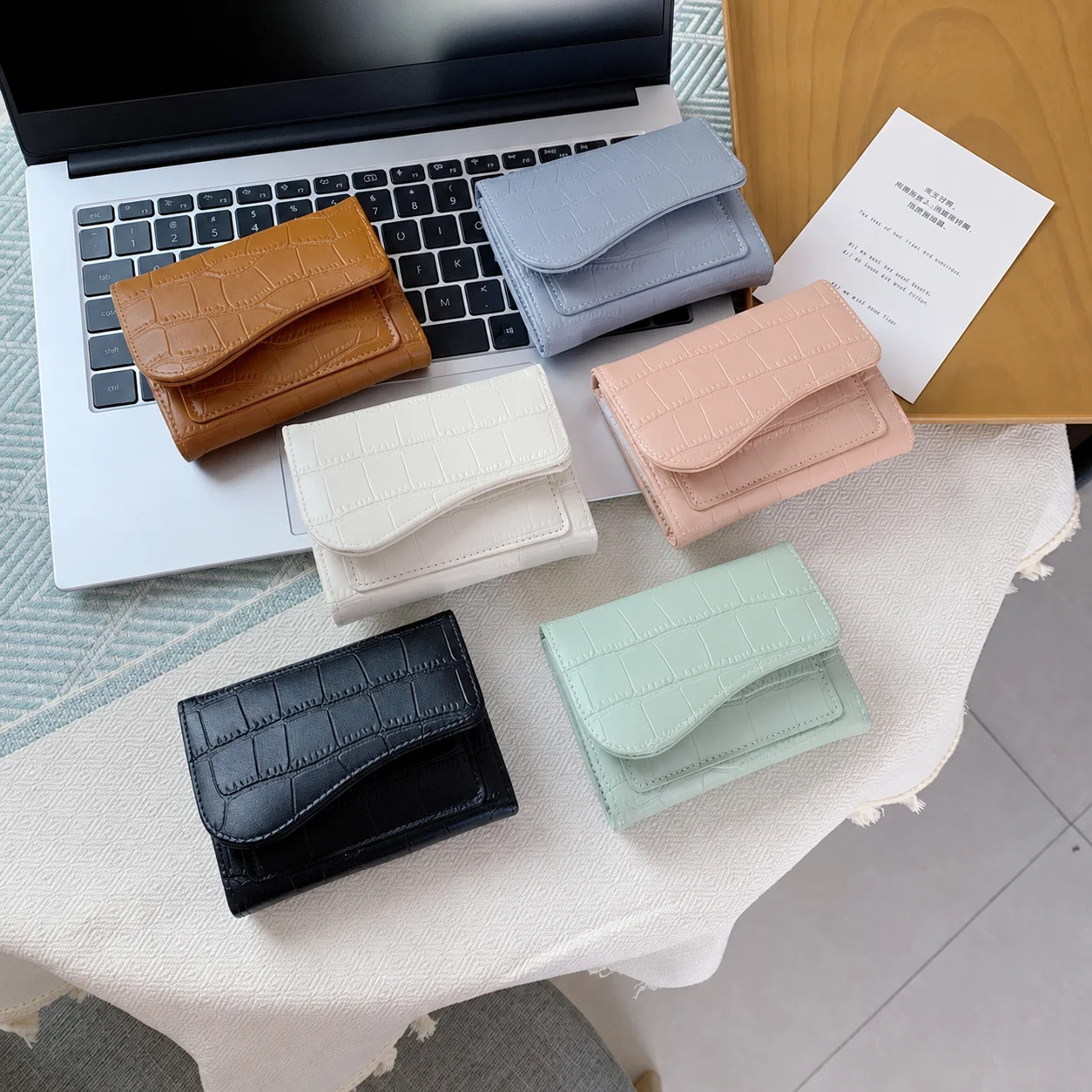Women'S Wallet Lightweight Crocodile Embossed Pu Wallet Short Tri-Fold Wallet Fashionable Multi-Card Slots Purse For Dating
