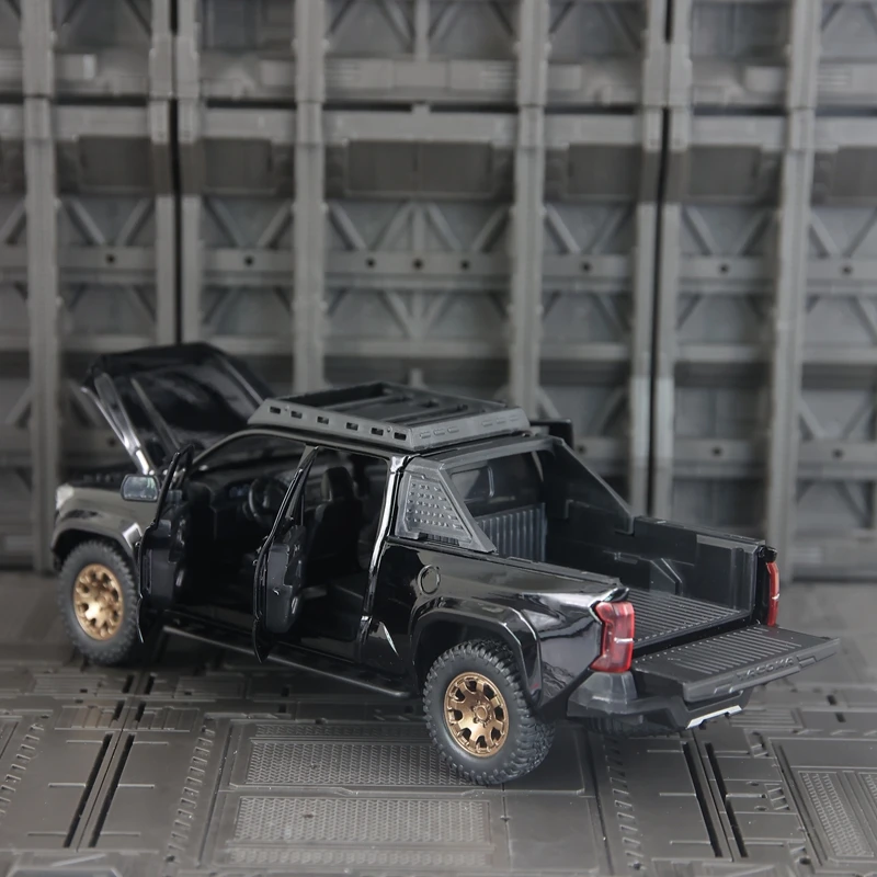

Модель внедорожника Toyota City Edition из сплава, масштаб 1:24, с открывающимися дверями, передним капотом и крышкой багажника.