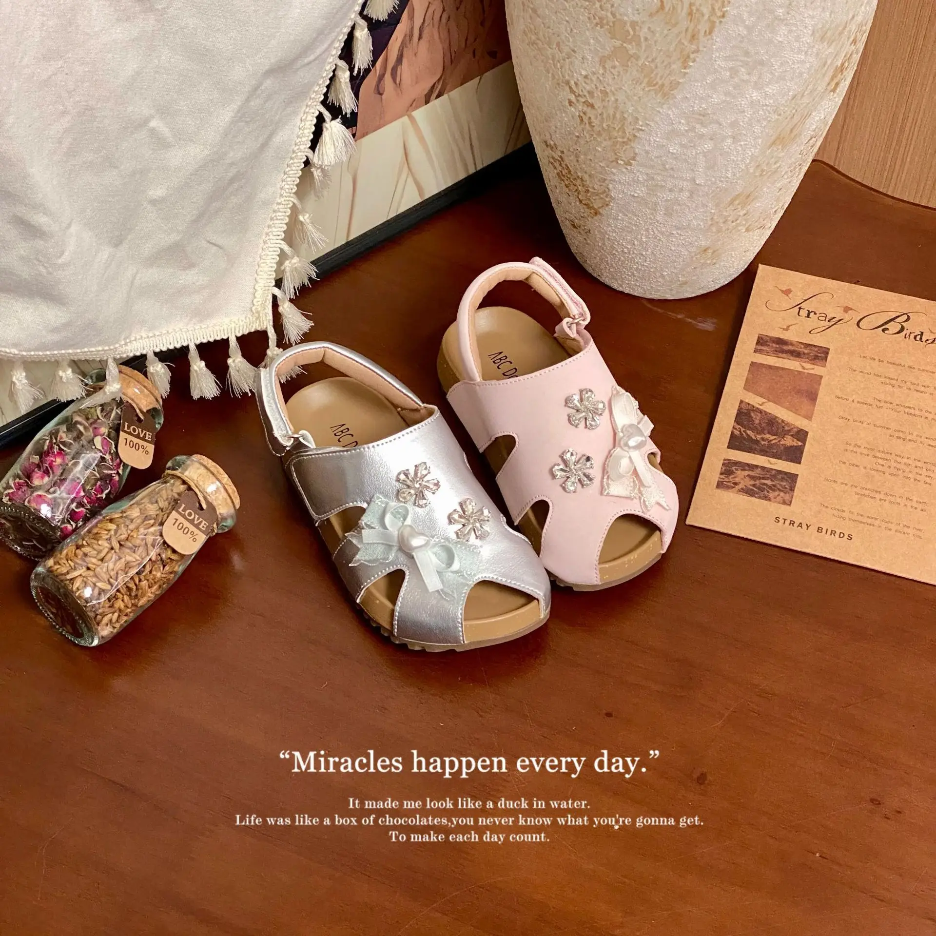 Girls Sandals 2026 Summer Shiny Rhinestone Sweet Kids Soft Sole Slides Beach Shoes for Toddler