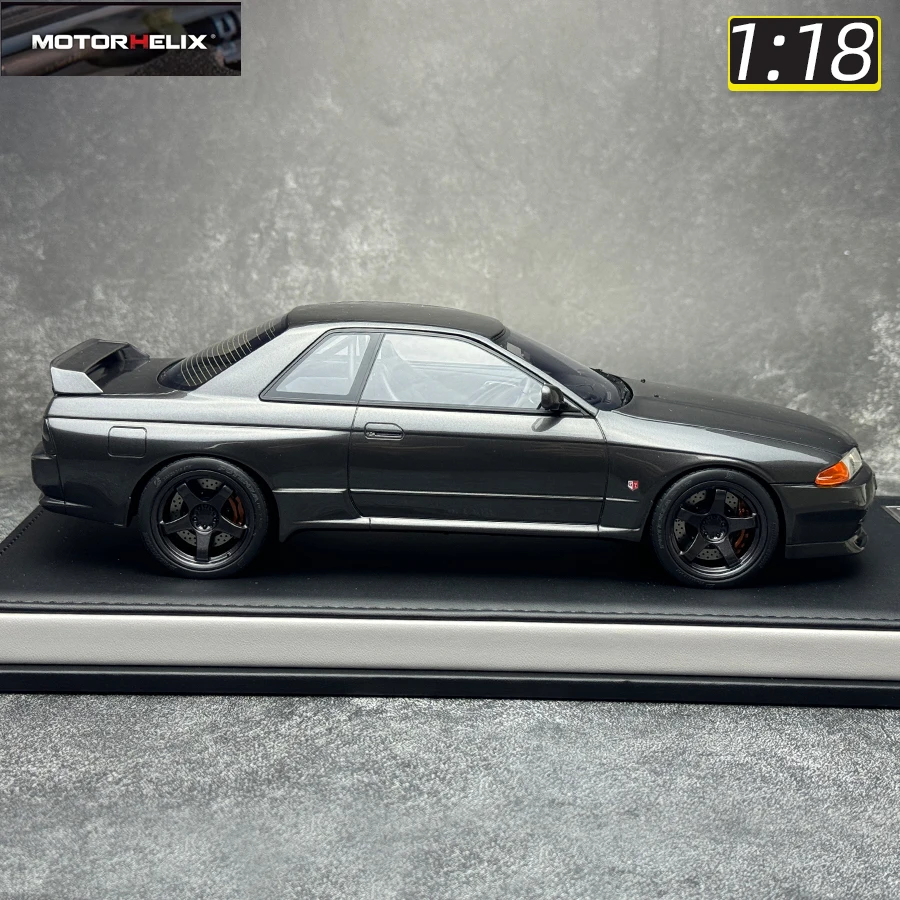 MOTORHELIX MH 1:18 Nissan Skyline GT-R (R32) Version Car model Resin static decoration holiday gift collection