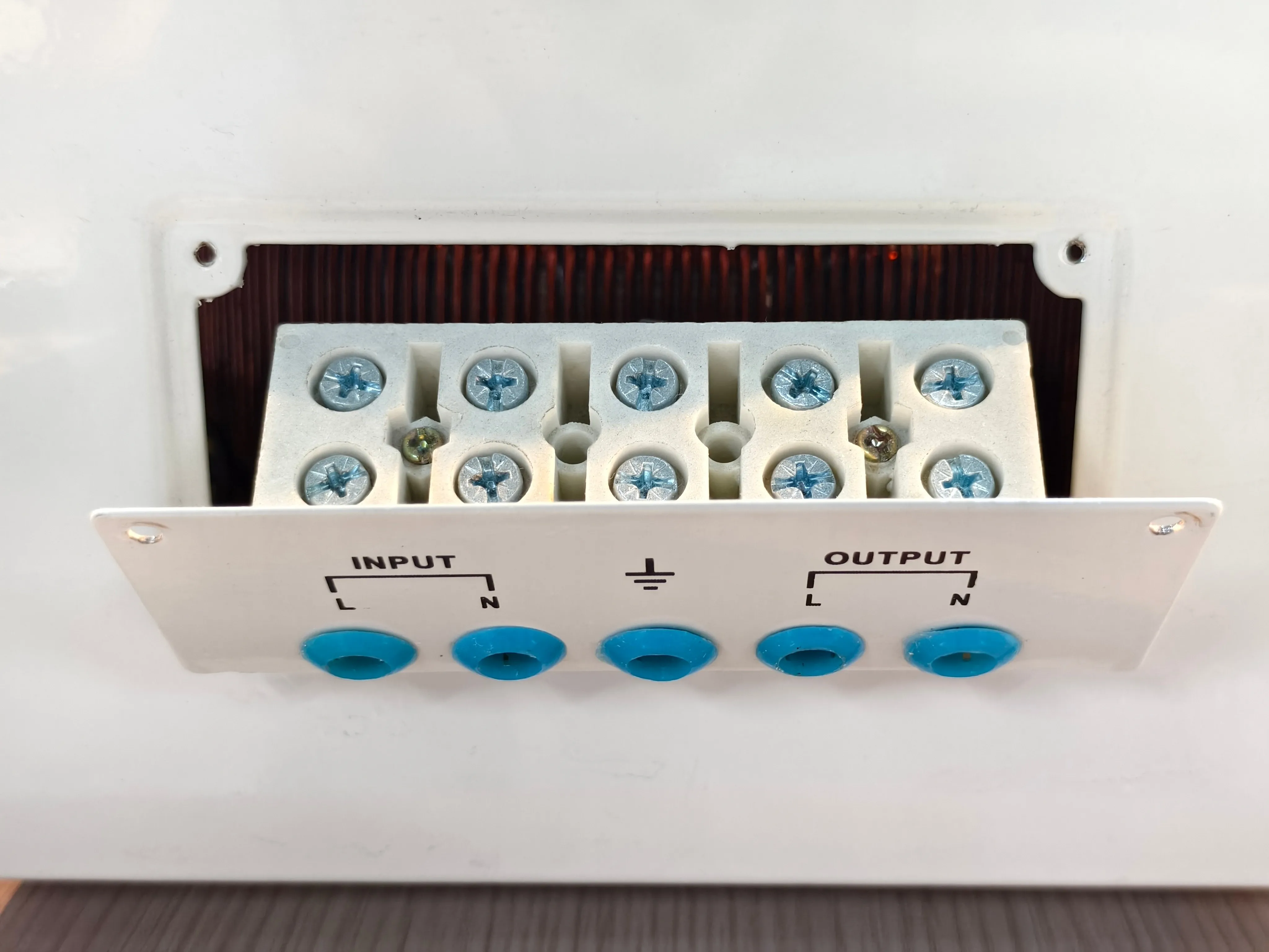 مرحلة واحدة 120 فولت 220 فولت 230 فولت Svc 5kva 10 Kw 10kva 15kva 20kva محرك سيرفو نحاسي منظم جهد كهربائي أوتوماتيكي مثبت