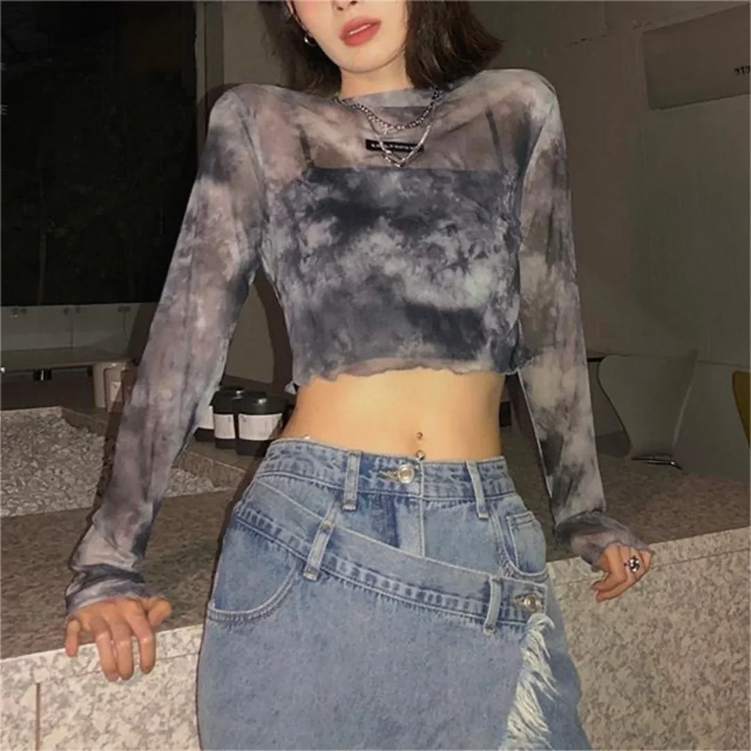 Millennial Spice Girl short cropped tie-dyed mesh t-shirt with round neck and high-waisted figure-hugging top for women'swear