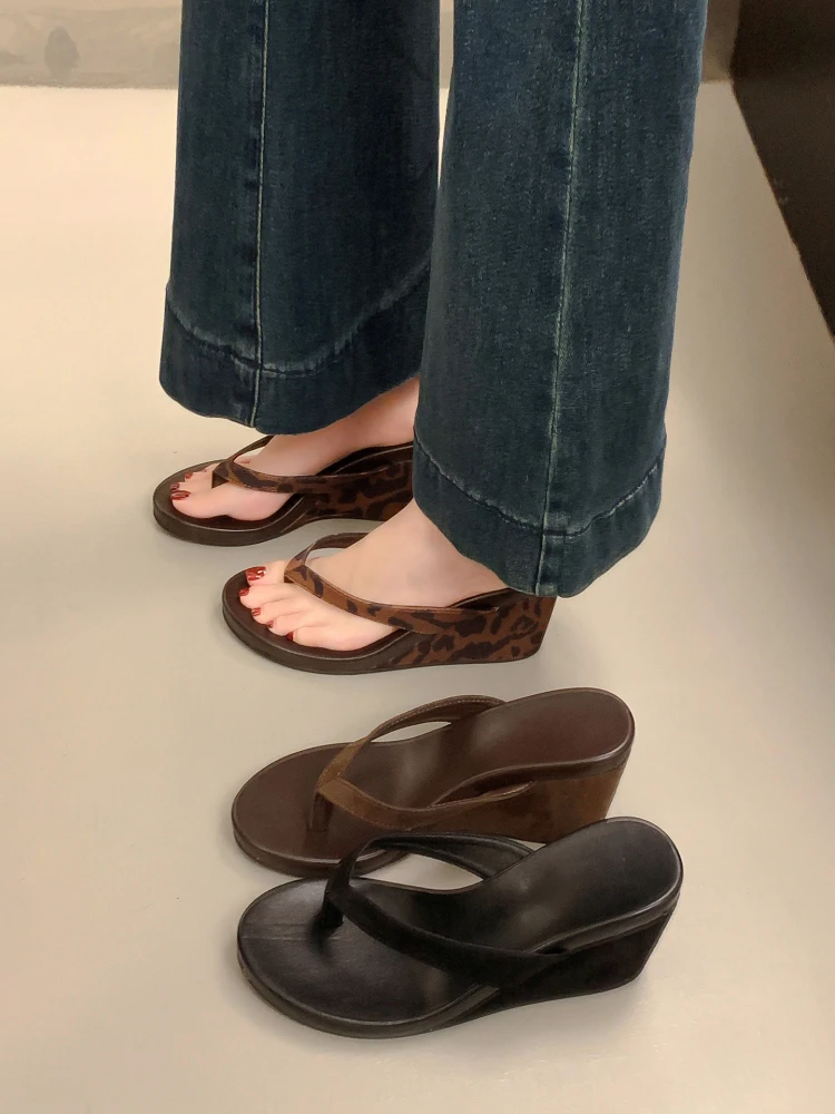Elevated 8CM round Head Wedge Heel Thong Slippers Women Summer Outdoor Beach High Heel Cool Drag Shoes Comfortable Leopard Pa...