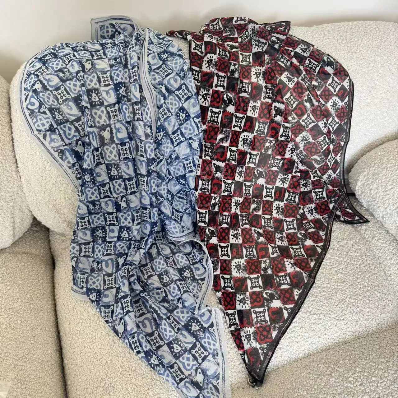 本物のシルクスカーフ-多機能-00-桑絹-直径65cm-通気性のある本物のシルク-落書きデザイン-冬春用