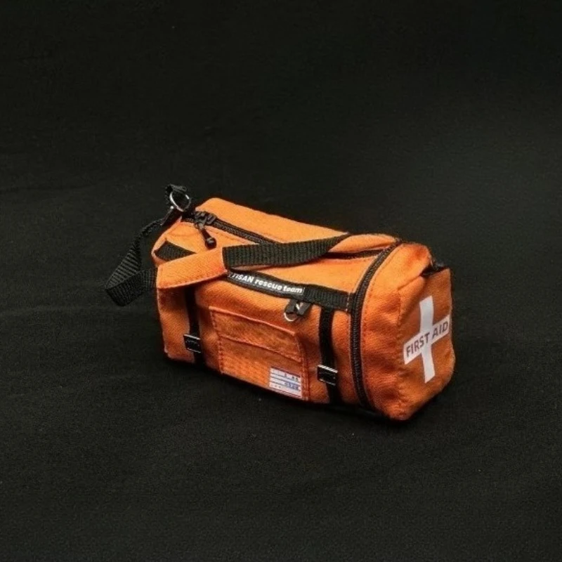 1 SZTUK Model symulacyjny samochodu ratowniczego 1/6 Torebka żołnierza Części dekoracyjne do samochodu gąsienicowego 1/8 RC Km Tank 300 Rc4wd Bagażnik