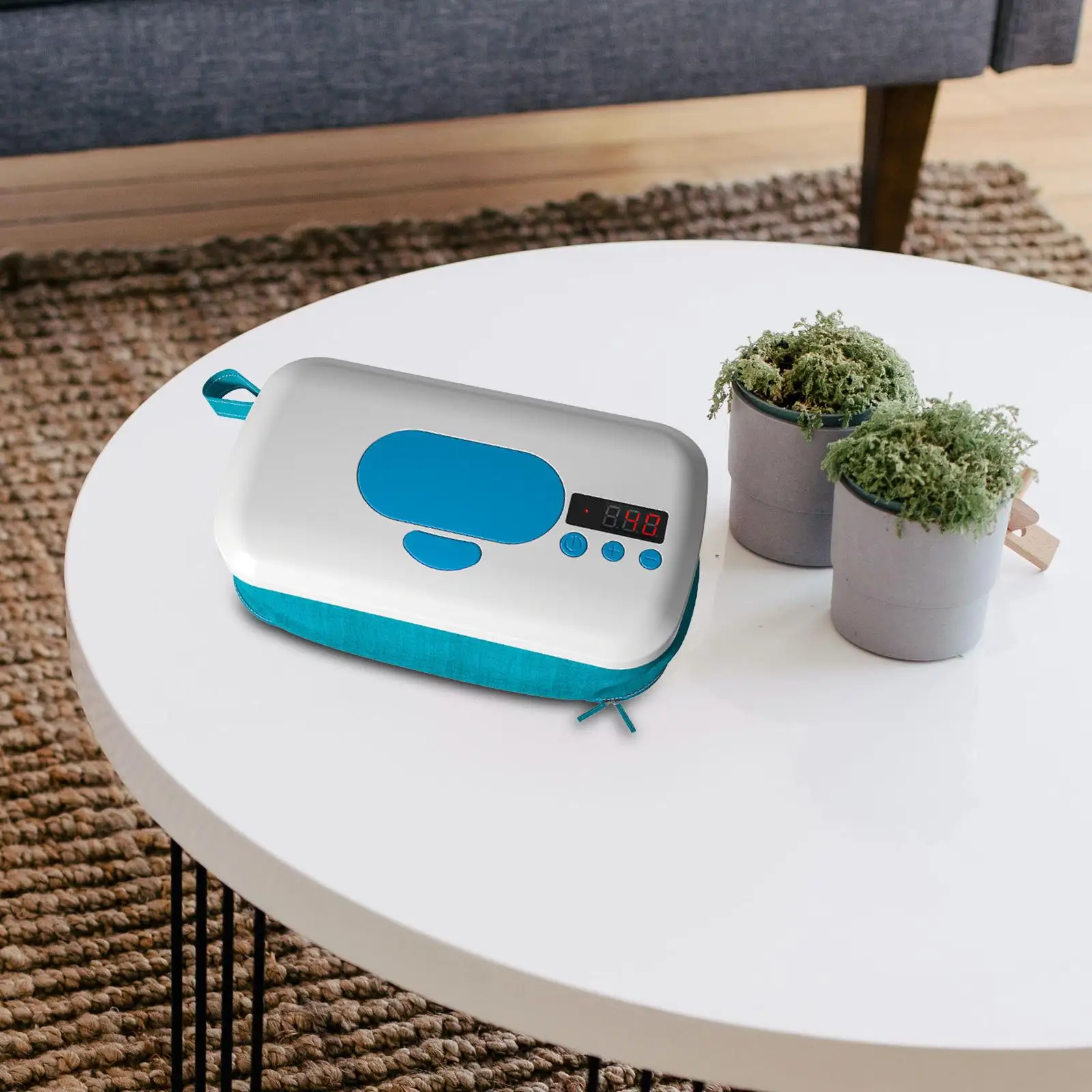 le-boitier-chauffant-pliable-pour-lingettes-permet-de-conserver-les-lingettes-fraiches-grace-a-un-controle-constant-de-la-temperature-ideal-pour-un-contenant-de-lingettes-humides-a-emporter-partout