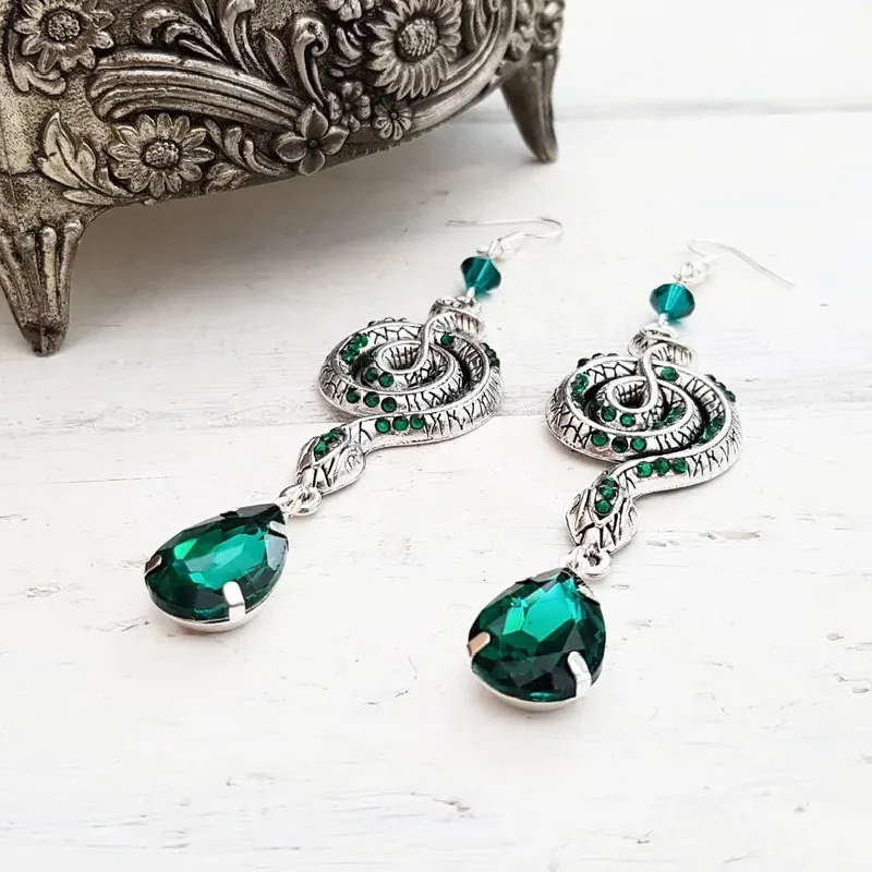 Pendientes de gota de serpiente y Esmeralda para mujer, joya gótica de tono plateado, serpiente, bruja pagana, declaración alternativa, joyería Punk, regalo de moda 2023