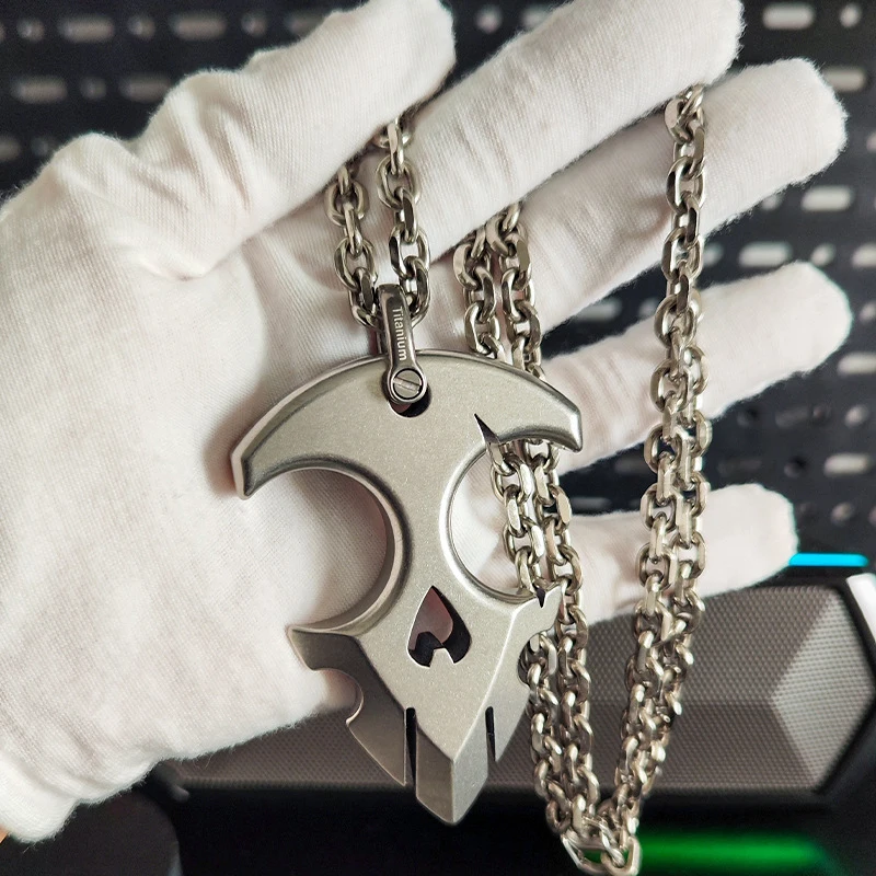 ET Shield Titanium Alloy Multi Functional Necklace Pendant Outdoor Portable EDC Car Emergency Window Breaking Tool