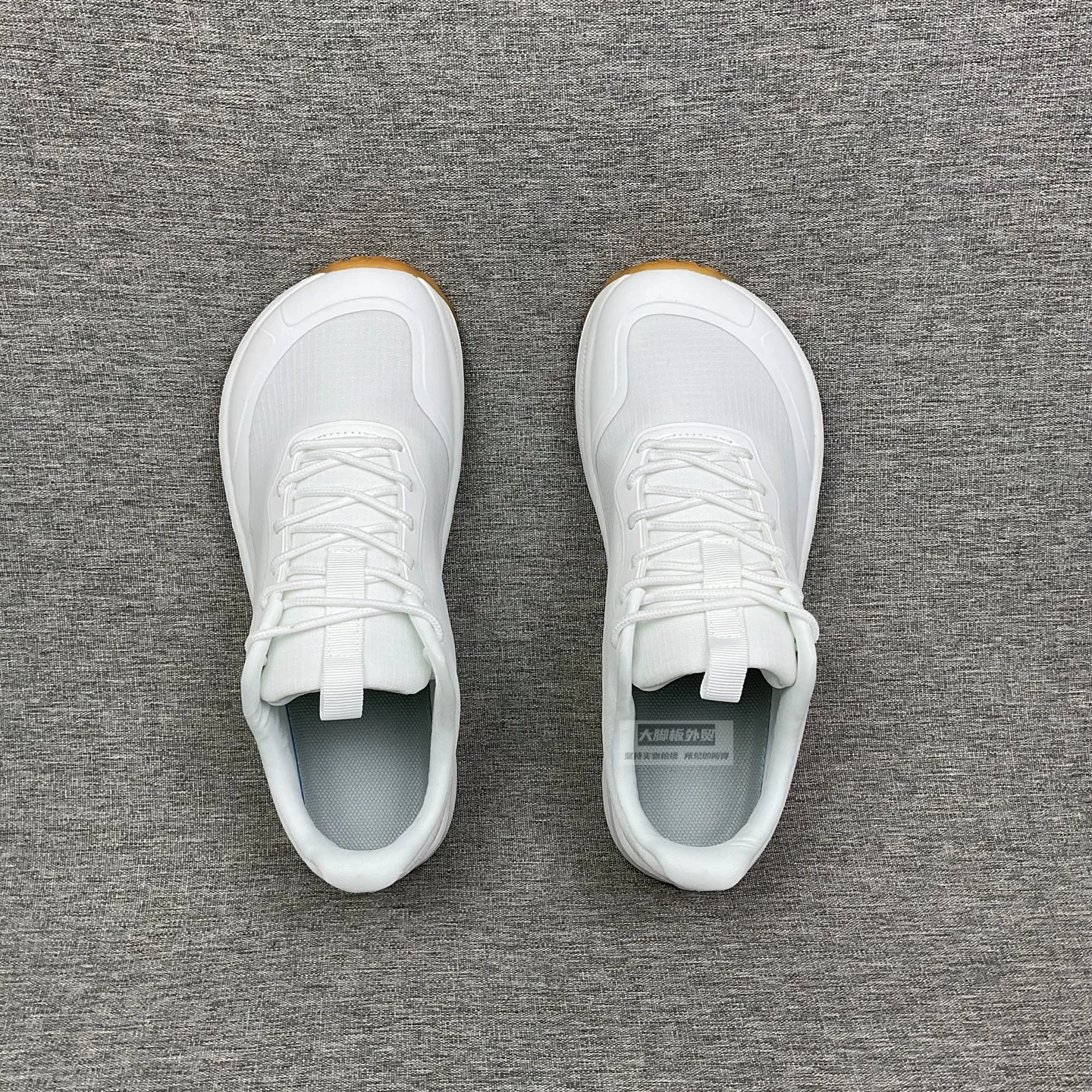 ultra-light-wide-men's-running-shoes-outdoor-commuting-casual-sports-shoes-shock-absorption-anti-slip-low-cut-mesh-upgraded-v