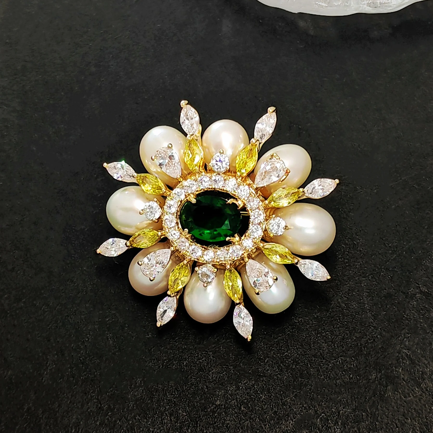 Elegant Vintage Burst Accent Pearl and Green Oval Flower Brooch Pin Wedding Party Accessory image 3