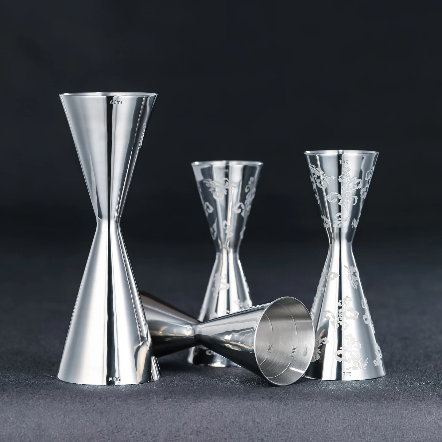 

Japanese-Style Cocktail Jigger Creative Engraving Measuring Cup Stainless Steel Cocktail Jiggers Bartender Tools Bar Accessories