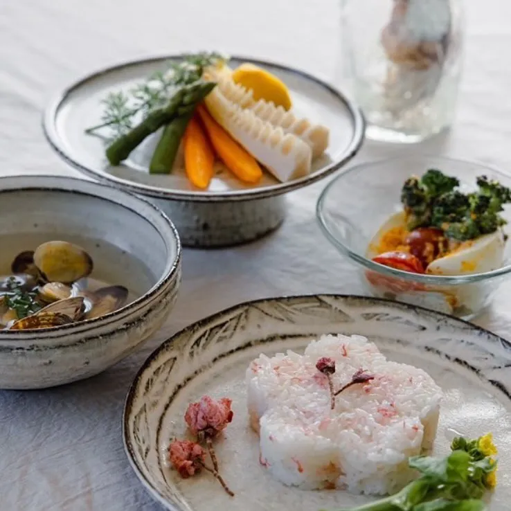 assiette-decorative-artisanale-haut-de-gamme-pour-la-maison-a-suspendre-ou-a-poser