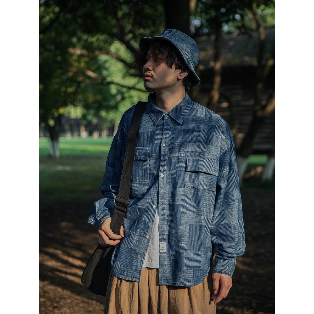 

Loose Fit Long Sleeve Denim Shirt for Men Autumn Season Thin Blue Floral Print Casual Youth Style No Ironing Required Jacket